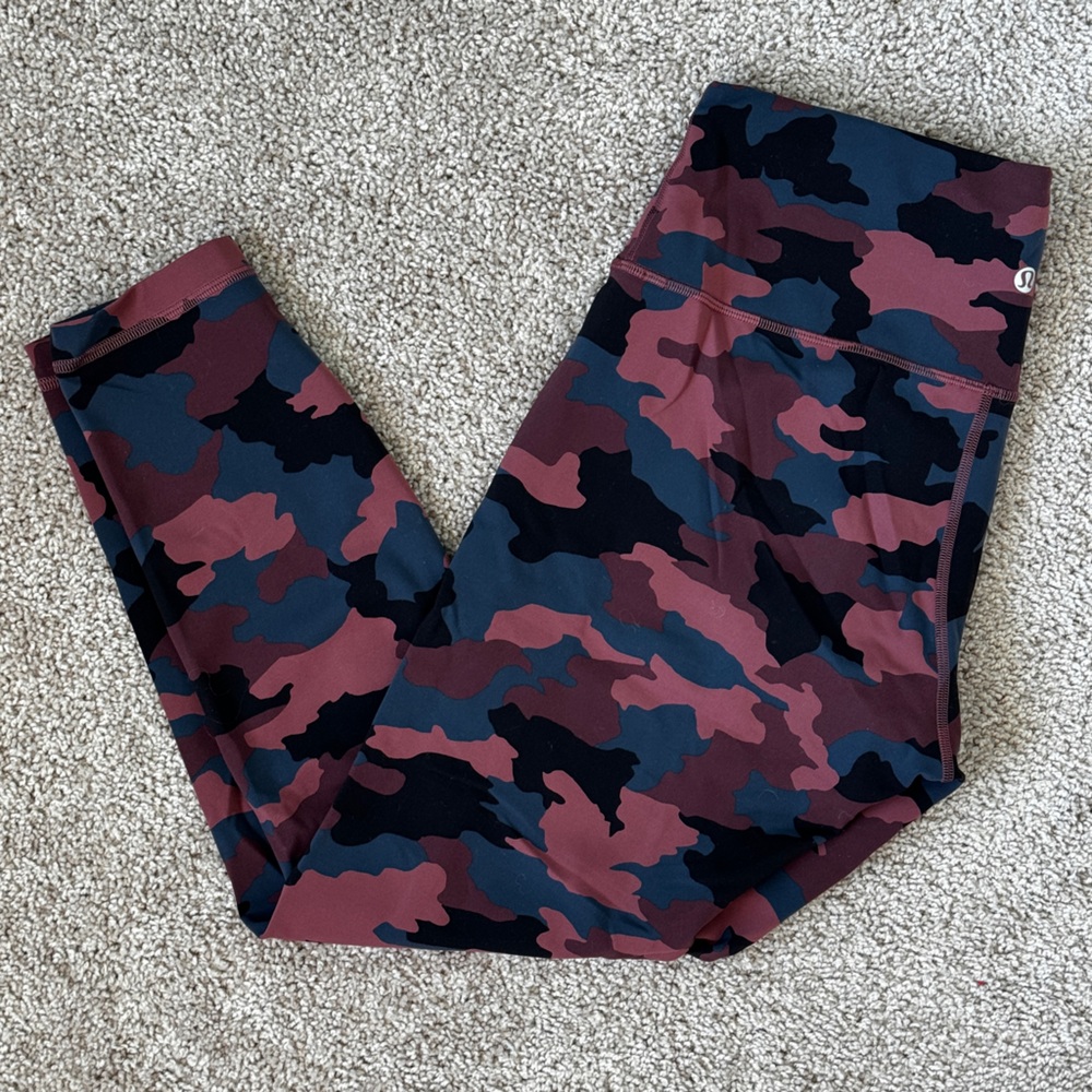 Lululemon Wunder Train High-Rise Tight 25"
Heritage 365 Camo Smoky Red Night Sea